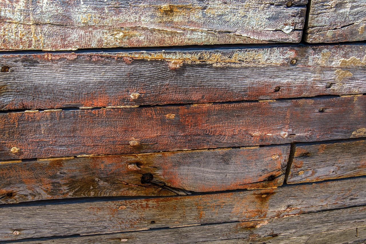 découvrez les causes du décollement de la peinture et les solutions efficaces pour réparer et prévenir l'écaillage des surfaces peintes.