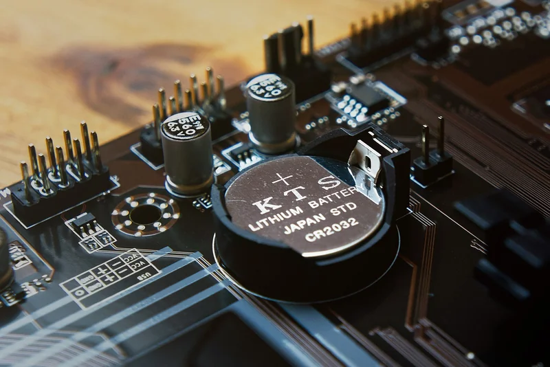 Batterie plomb-acide ou lithium-ion : le vrai duel de 2026